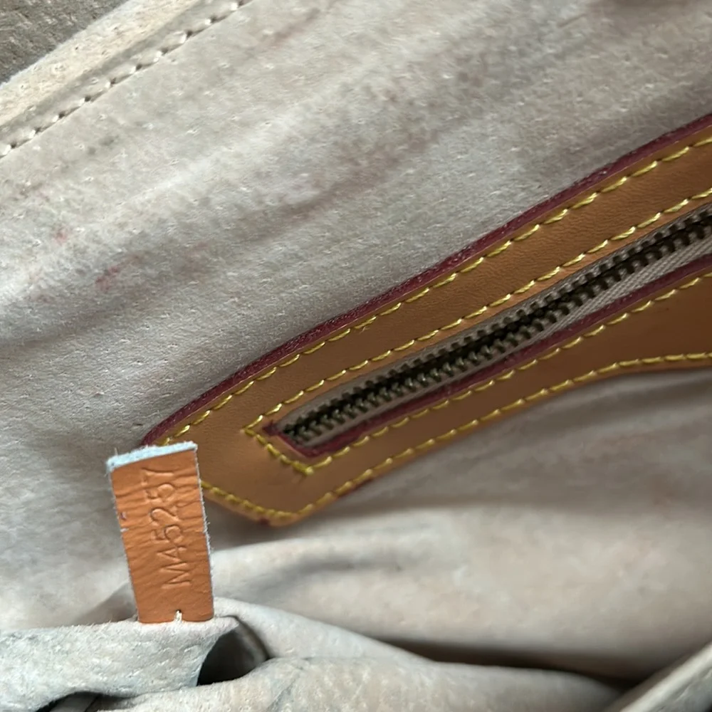 Used - Picture 3 of 4